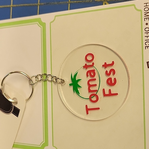 Tomato Fest 4" Acrylic Round Silver Tone Keychain - Picture 1 of 1